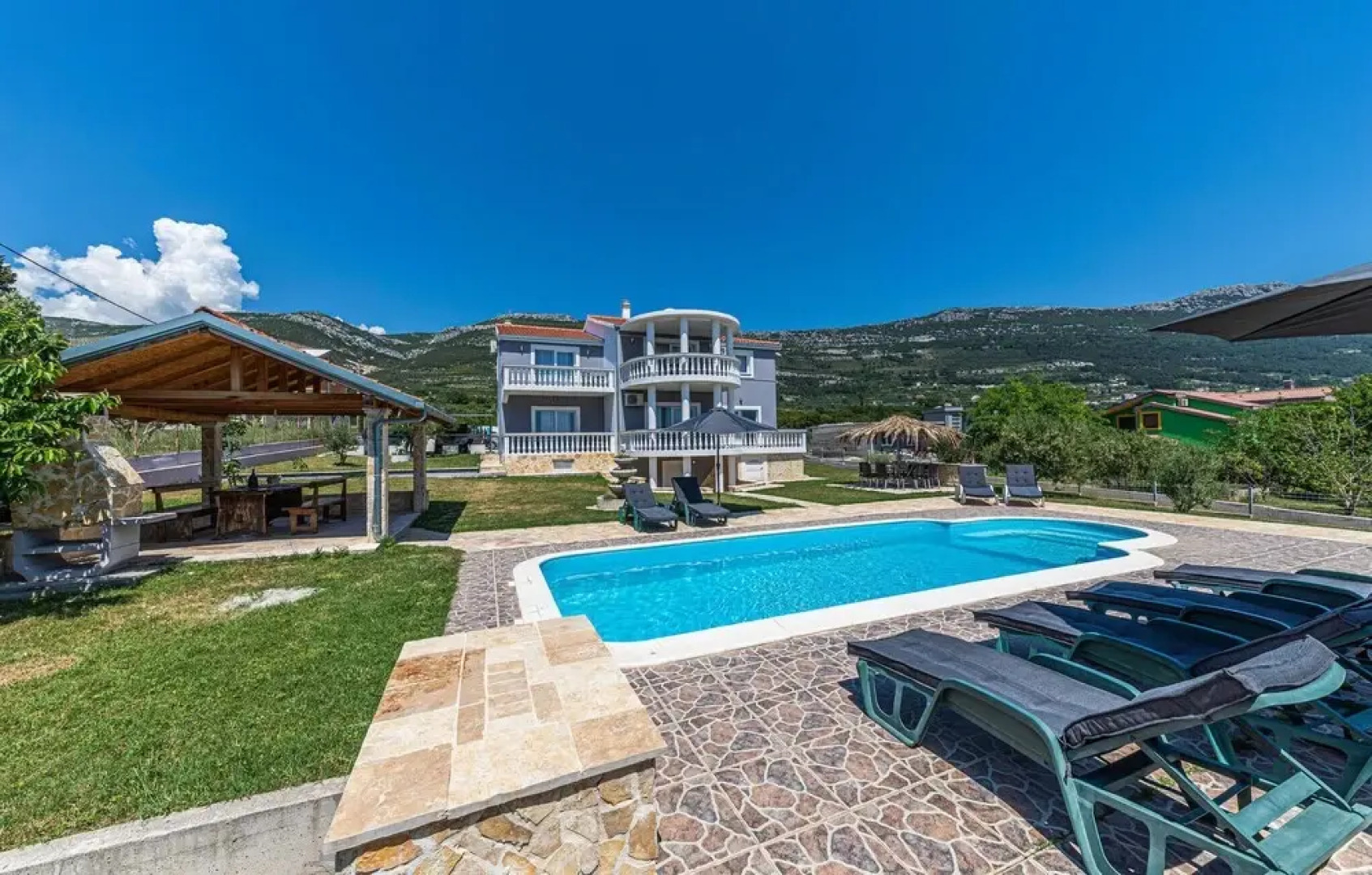 Beautiful Home in Kastel Novi With Wifi and 8 Bedrooms