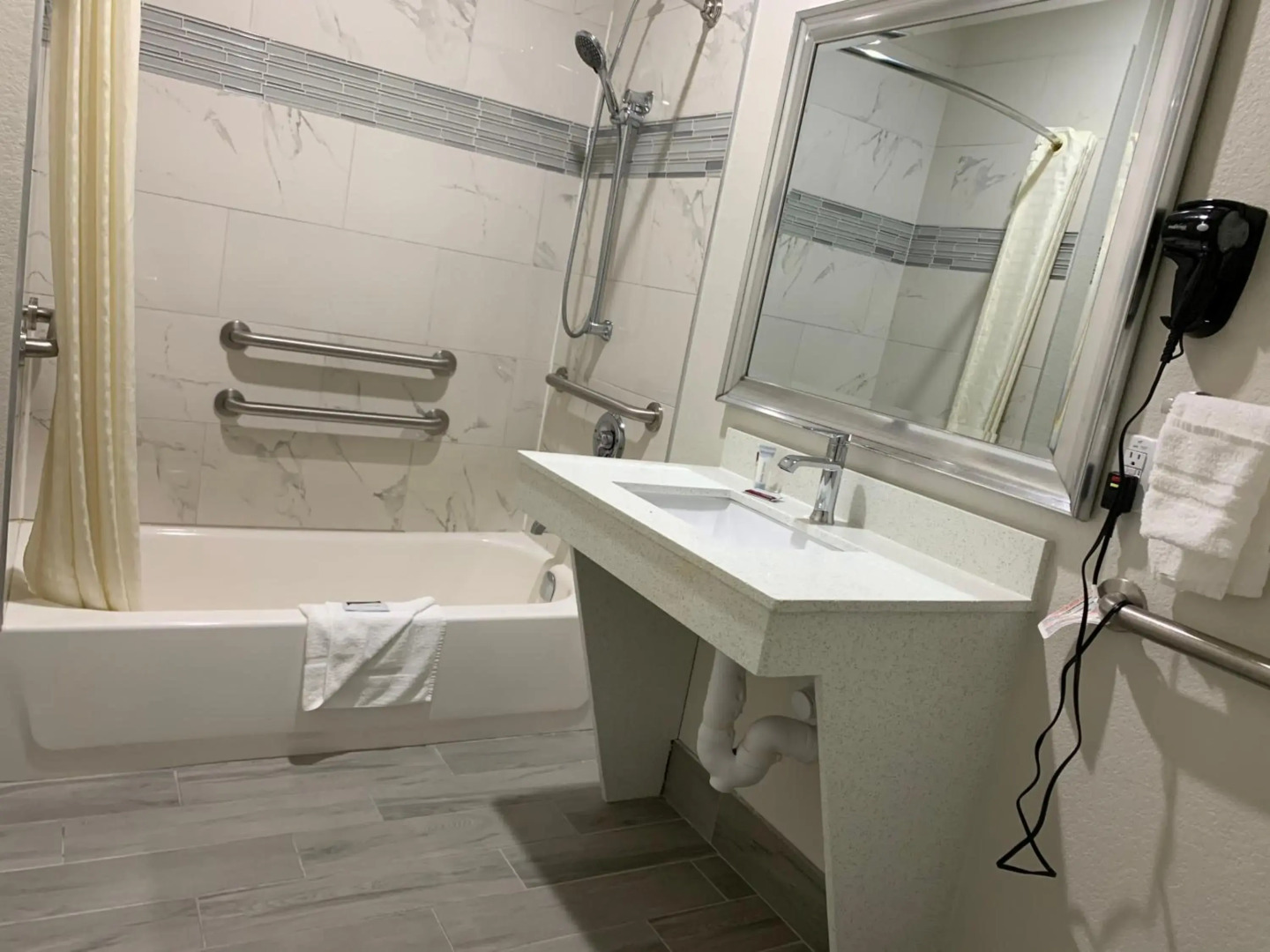 Scottish Inn & Suites - IAH Airport