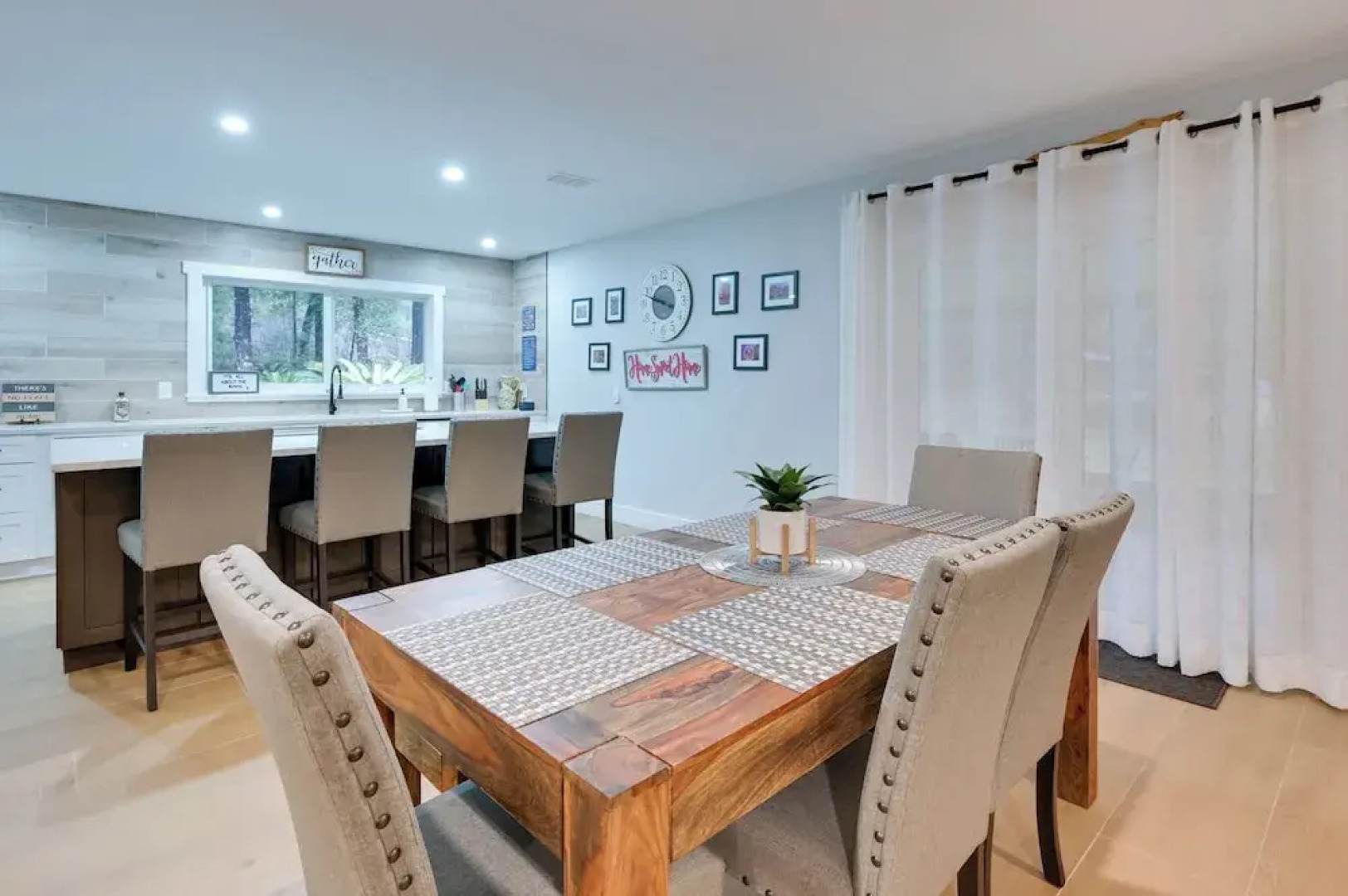 Inverness Getaway ~ 4 Mi to Henderson Lake!