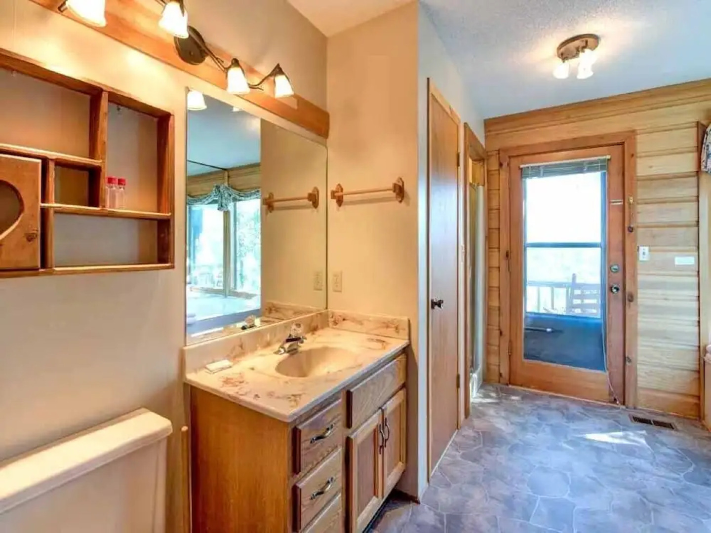 Woodshed 2 Bedroom Home with Mountain View