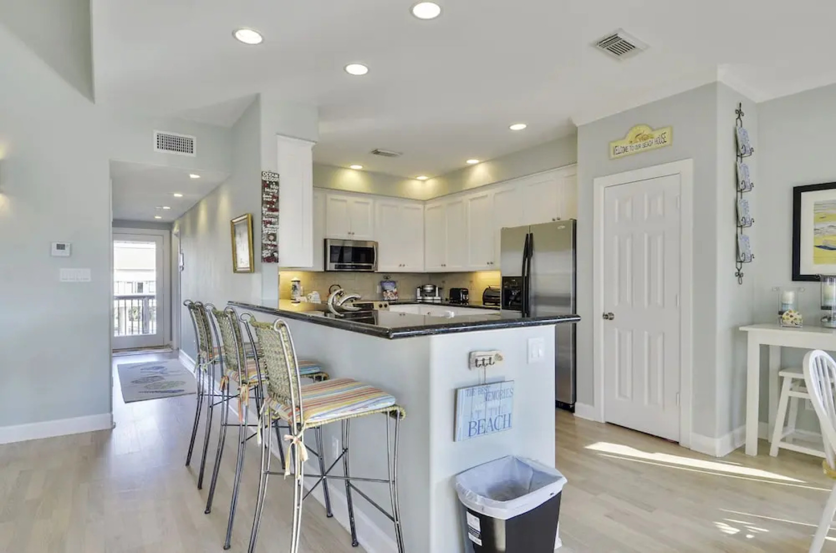 Sommervilla by RedAwning