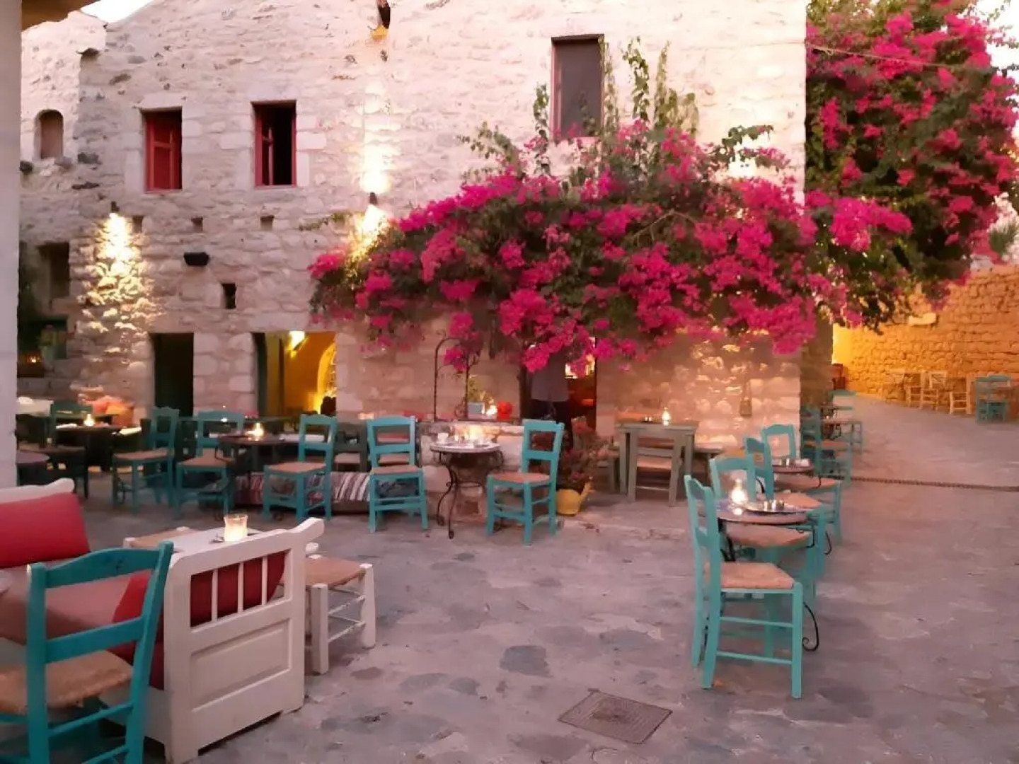 Traditional Stone House - Individual - 4-8 persons