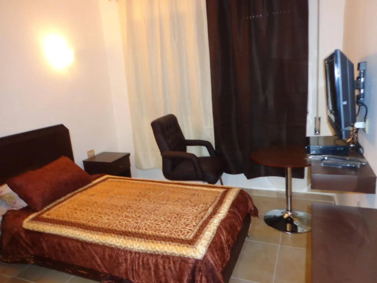 Al Fawanes Hotel Apartments