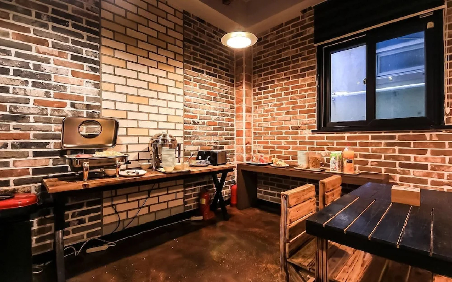 Changwon Palyongdong Praha Hotel