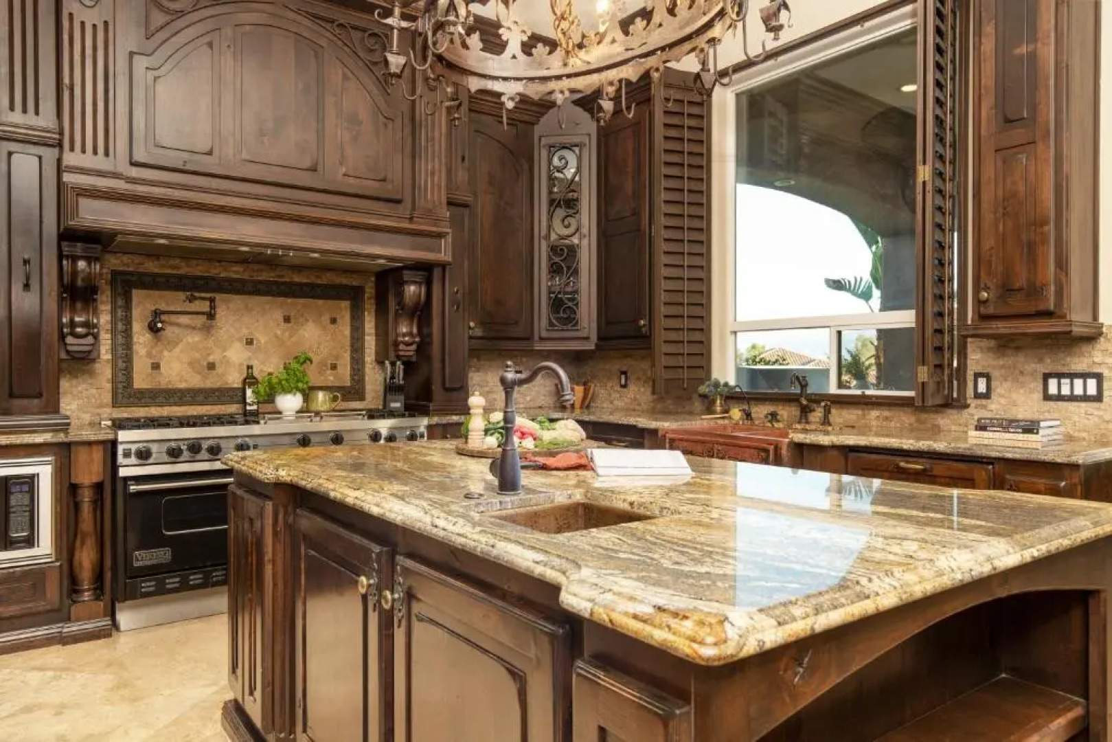 Sky Lantern by AvantStay Stunning Oasis w Pool Hot Tubs Volley Ball Court Home Office