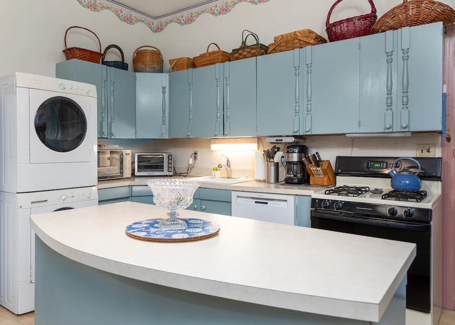 Antoinette's Apartments & Suites