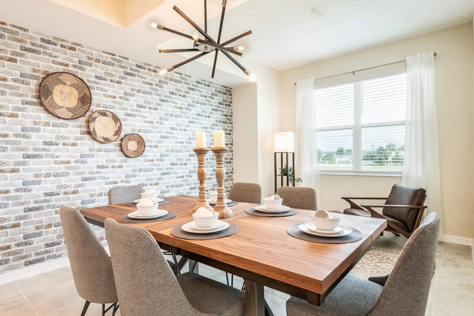 Charming condo with Mickey themed decorated bedroom near Disney