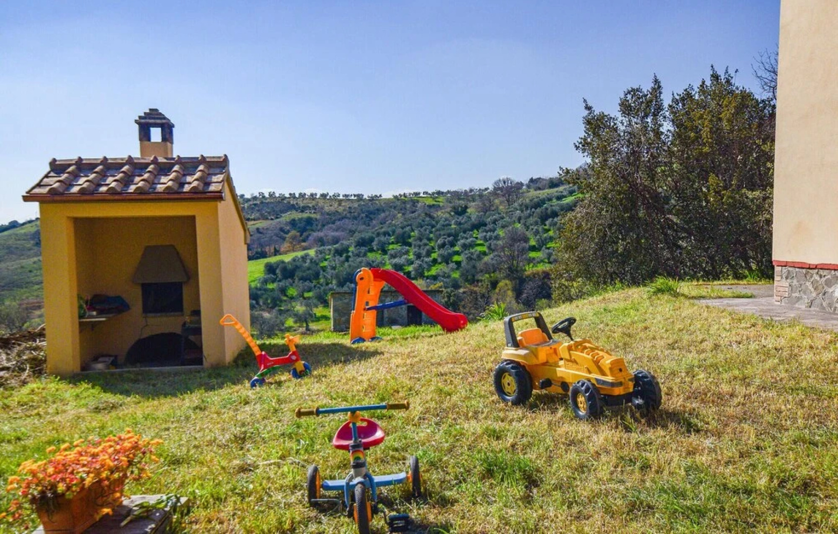 Beautiful Home in Cinigiano With 2 Bedrooms