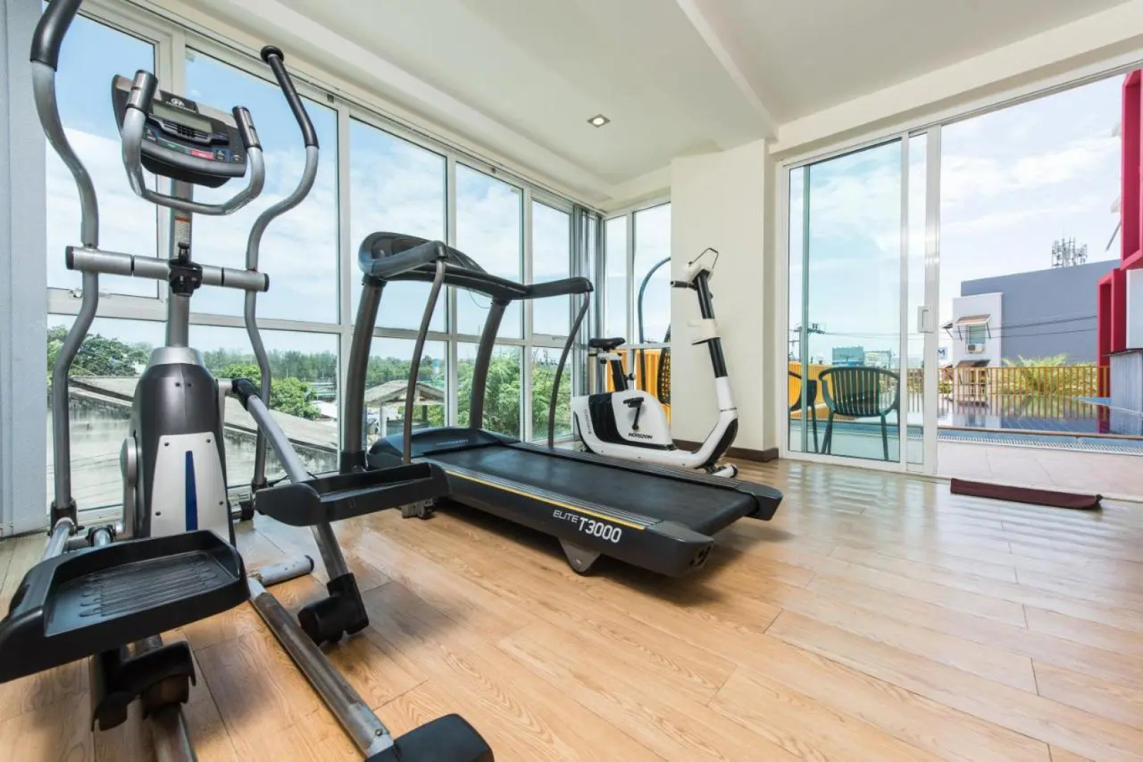 Backpacker Street Airport Place