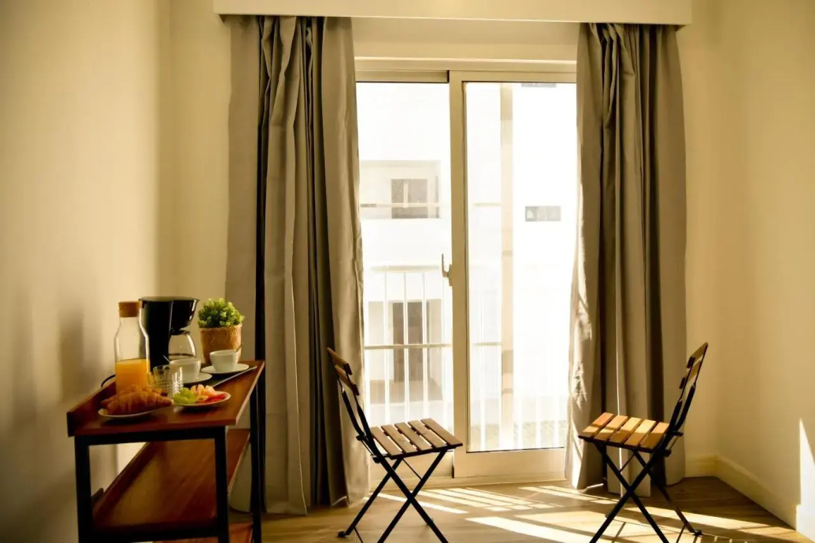 Yara Beach Apartahotel