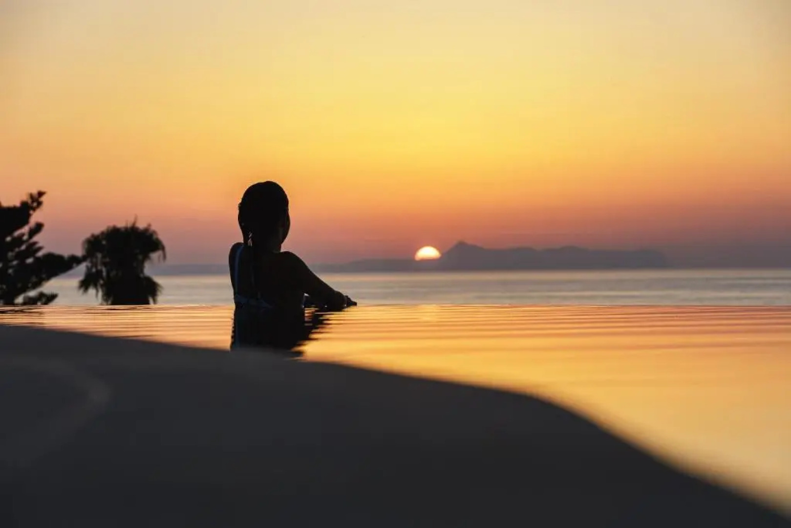 Bohemian Villas with Private Infinity Pool, Jacuzzi & Seaview, 15min from City Center