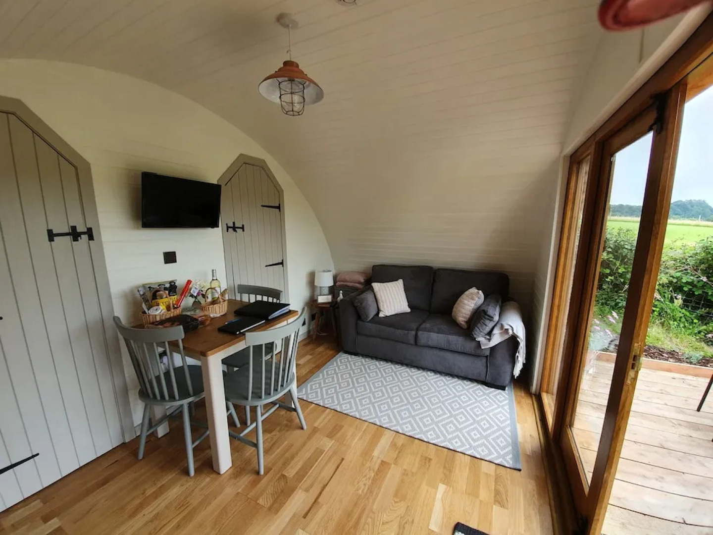 Cilsane Lodges-towy With hot tub