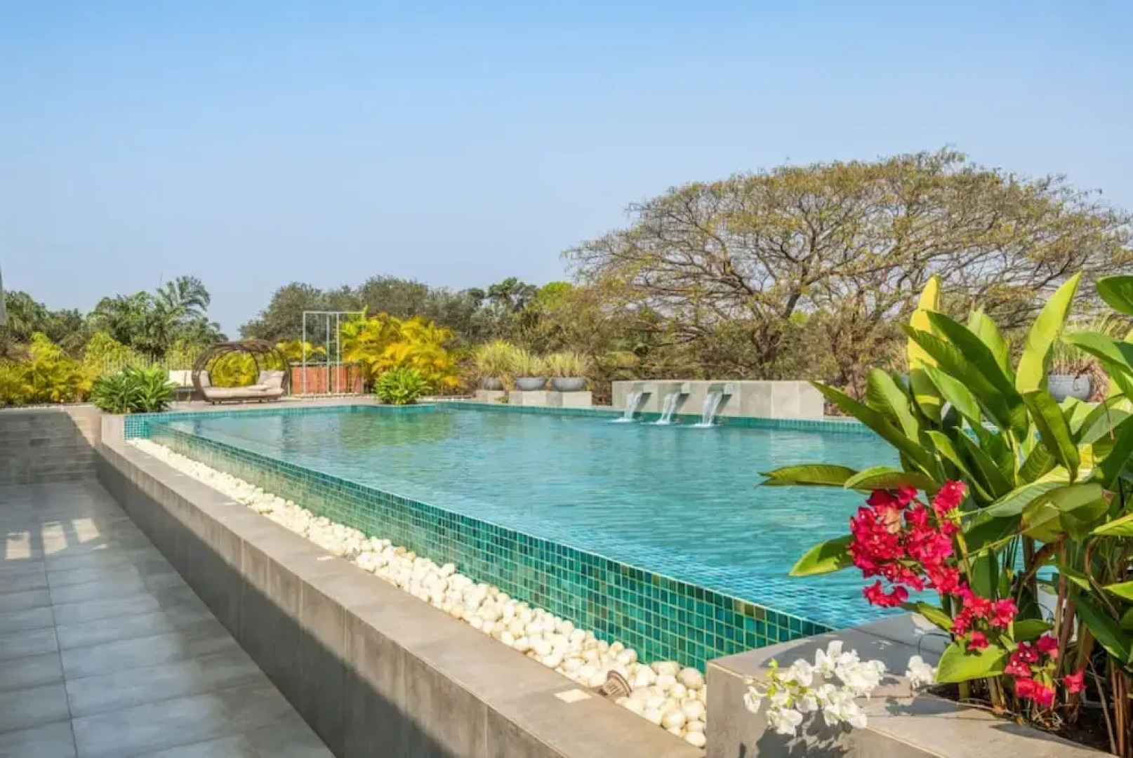 El Arbol by Hireavilla-2br w Rooftop Pool in Nerul