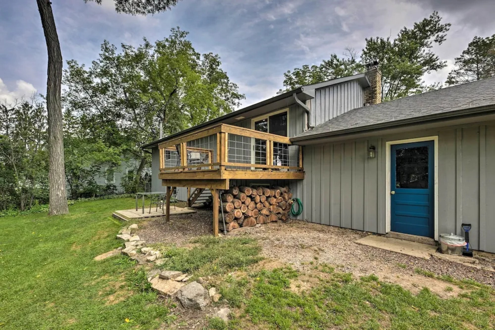 Lake Nagawicka Home - 2 Blocks to Boat Launch