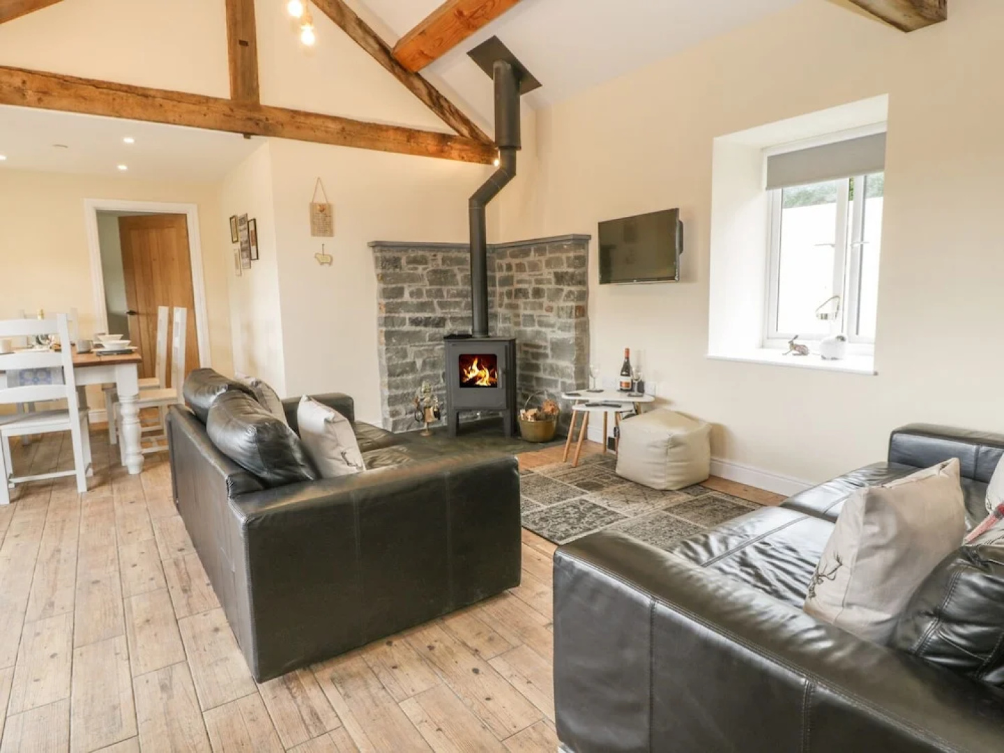 Rhianwen, Plas Moelfre Hall Barns