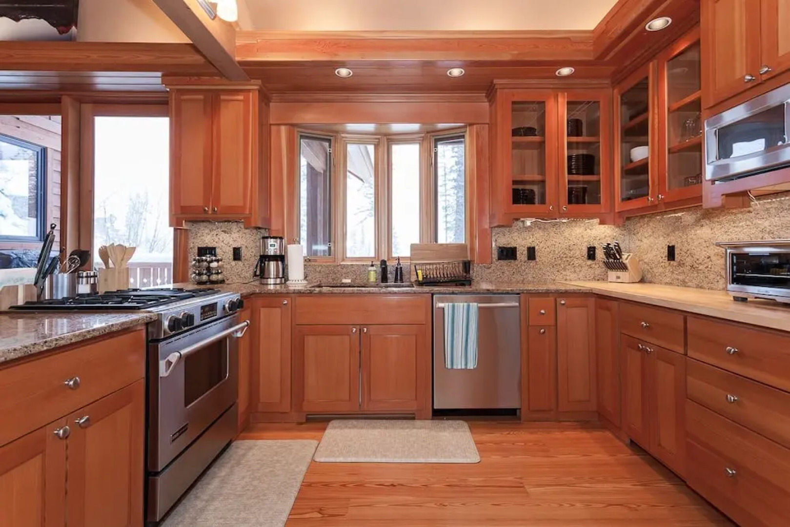 Highland Huckleberry Lodge - 4 Br Home