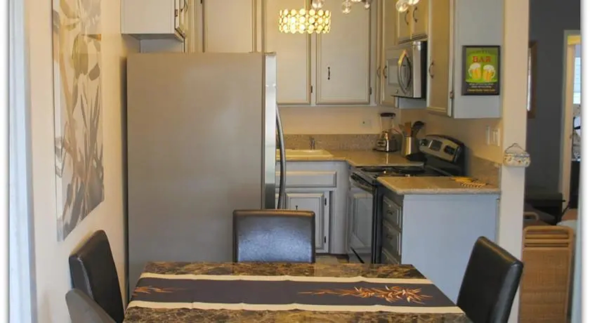 Downtown Chestnut Apartment