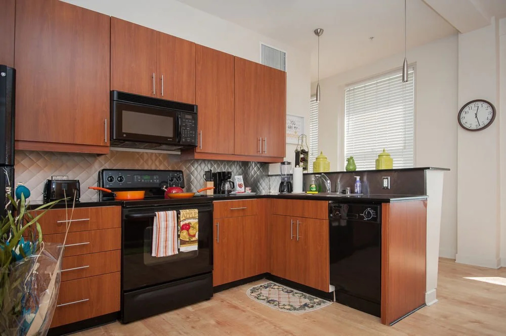 Sunshine Suites At 417