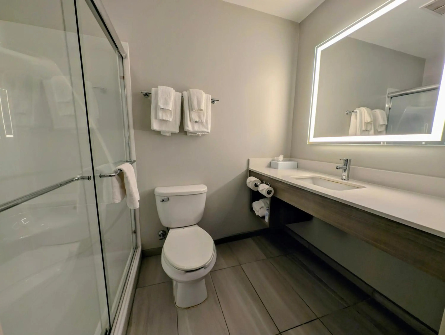 Econo Lodge Inn & Suites