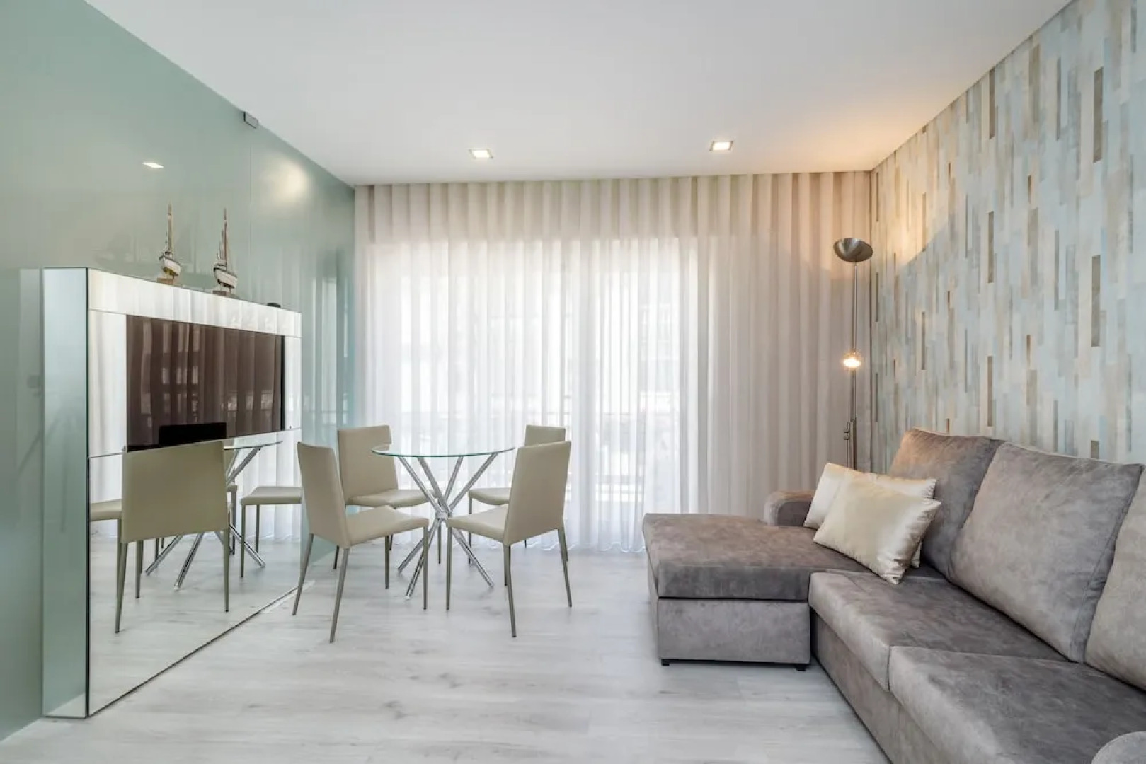 Parede Deluxe Apartment