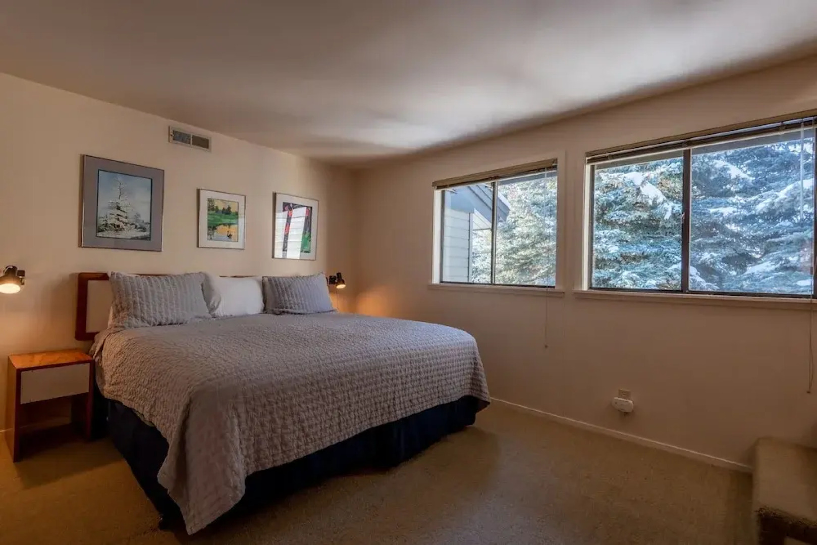 Dollar Meadows Condo with access to Sun Valley pool, hot tub, tennis and golf