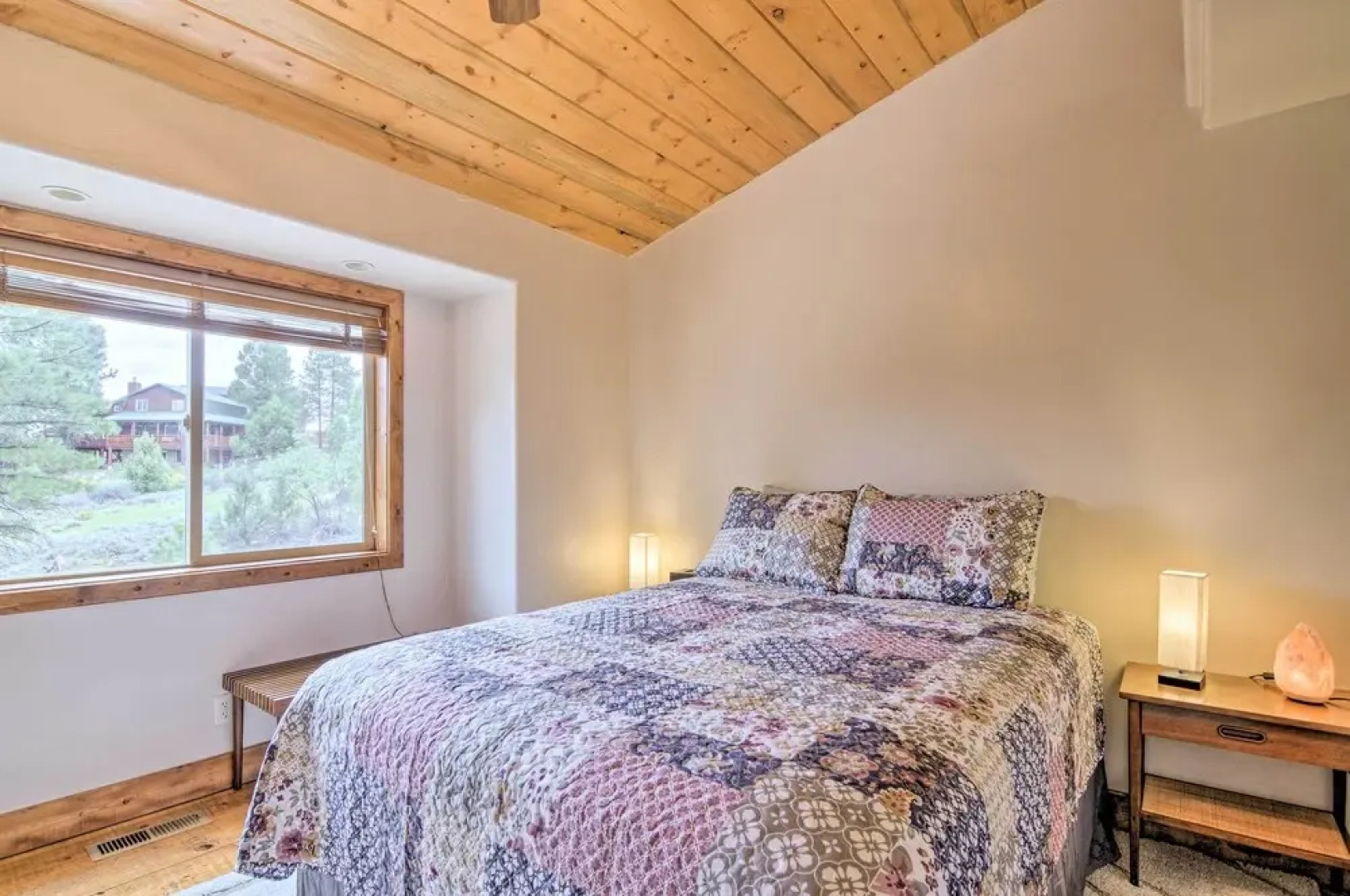 Idyllic Alton Escape ~ 37 Mi to Bryce Canyon!