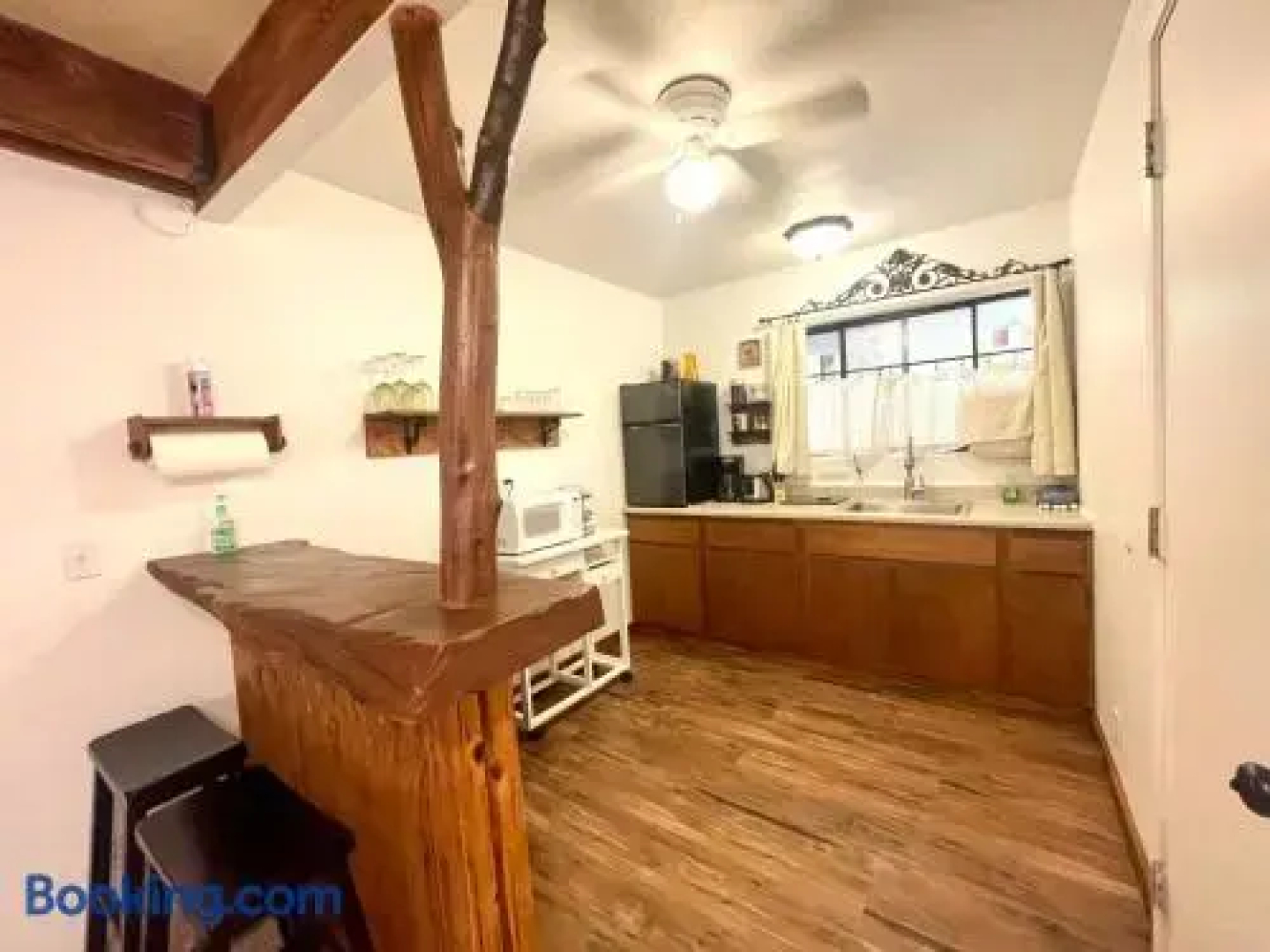 Sierra Mountain Lodge
