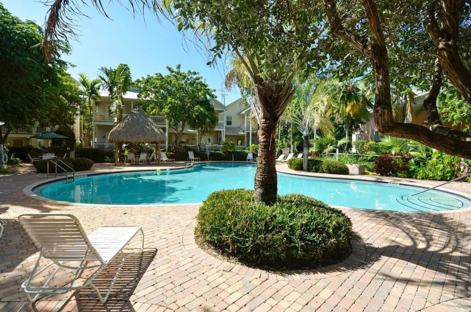 Coral Villa by Avantstay Close 2 DT Key West Shared Pool & Patio!