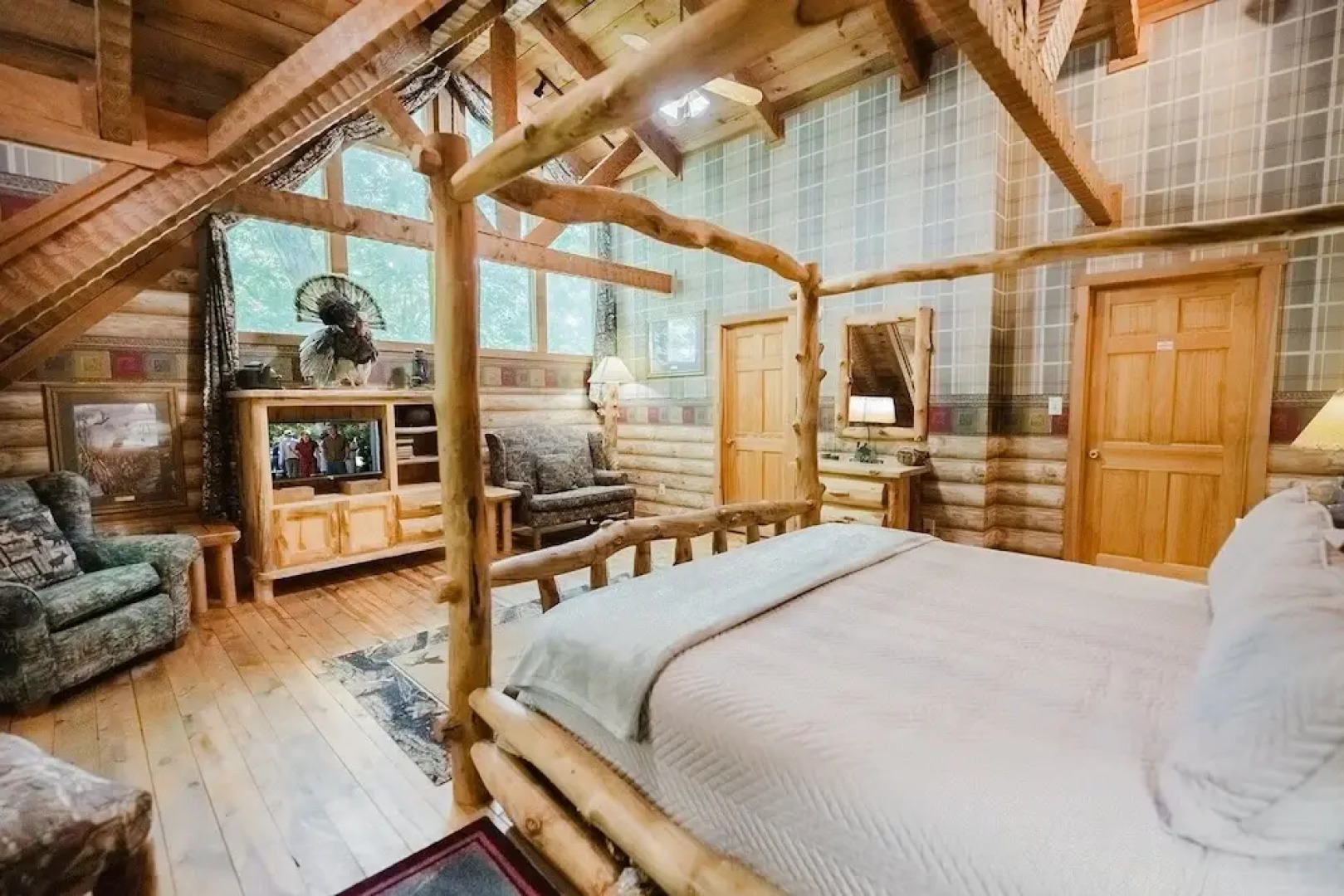 Big Kahuna Lodge 3 Bedroom Cabin by RedAwning