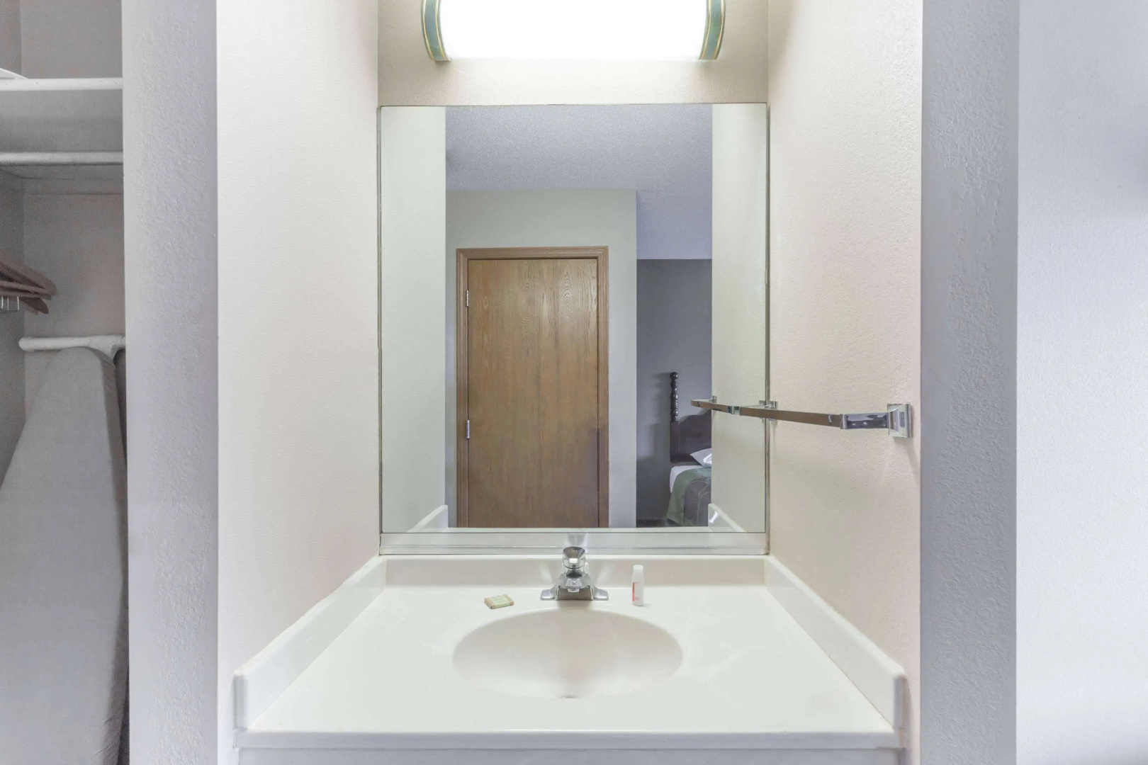 Super 8 by Wyndham Yorkville