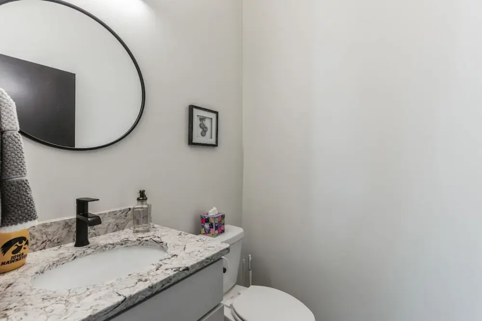 New Modern Townhome With Rooftop Patio 2 Bedroom Townhouse by RedAwning