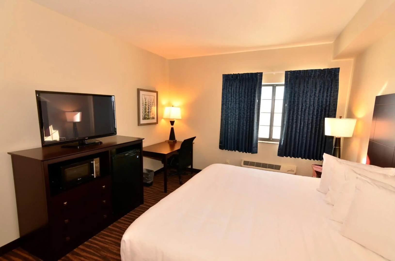 Cobblestone Inn & Suites - Holstein