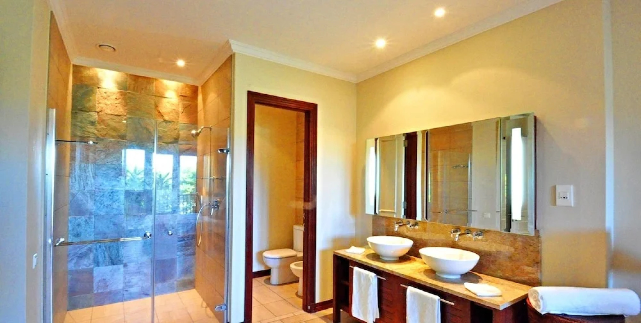 Eden Island, Beach front, Luxury, 3 Bed Ensuite, WiFi