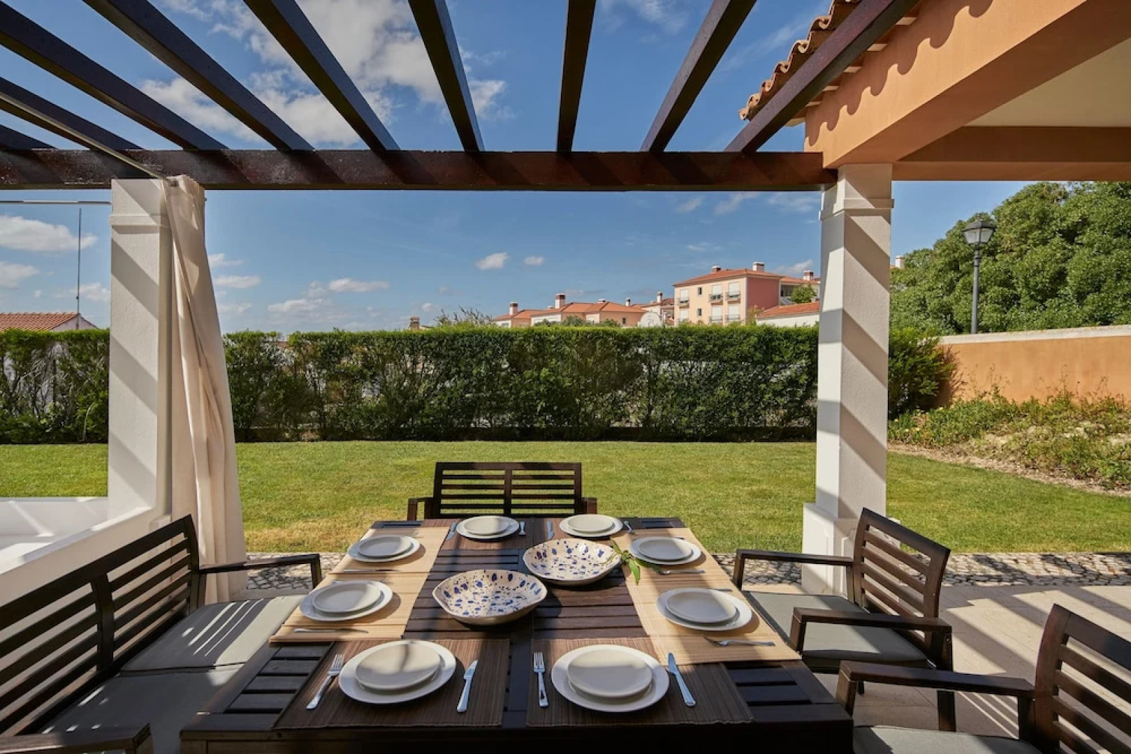 Torel Cliff Surf & Golf