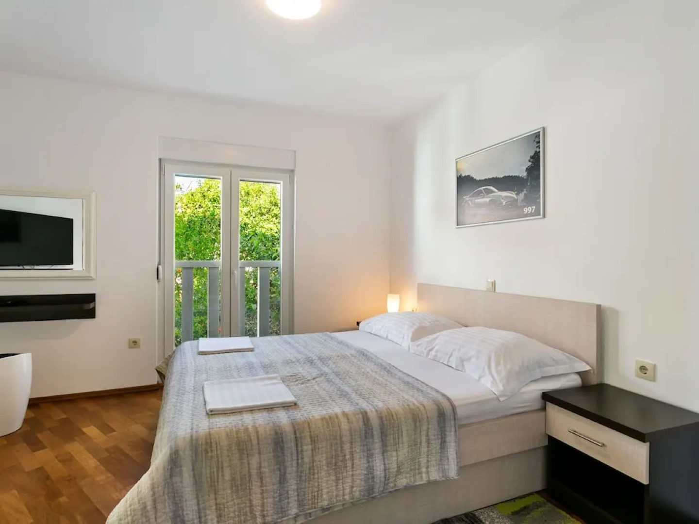 Delightful Apartment in Drvenik With Balcony