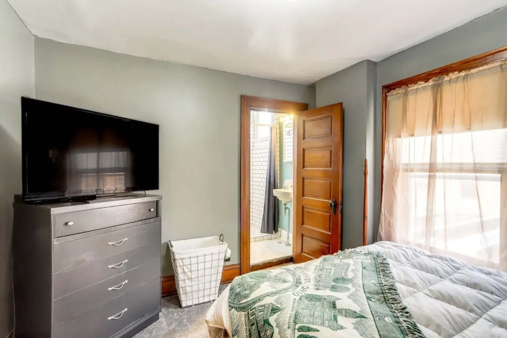 Historic Tiffin Home ~ Half Mi to University!