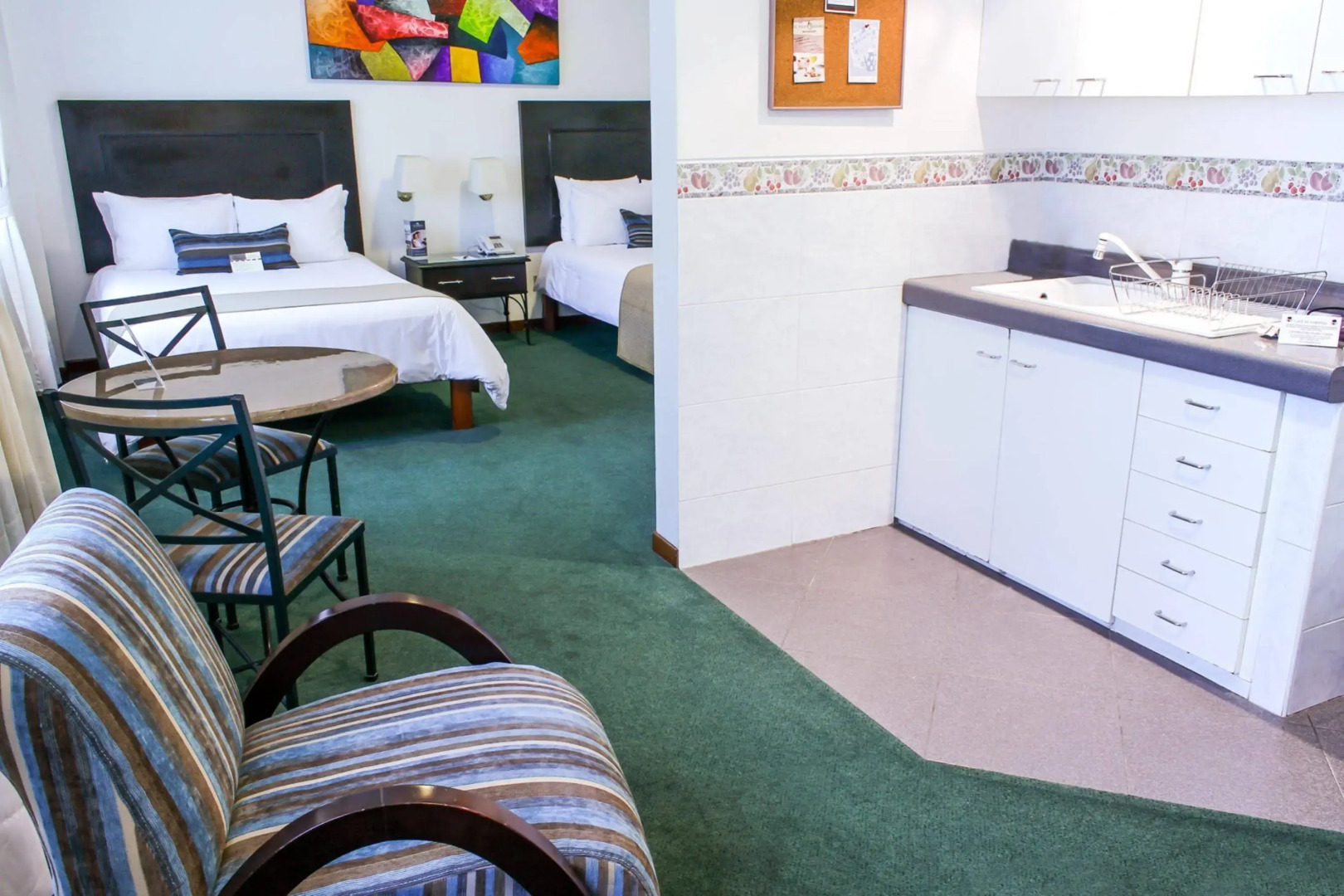 El Polo Hotel & Suites