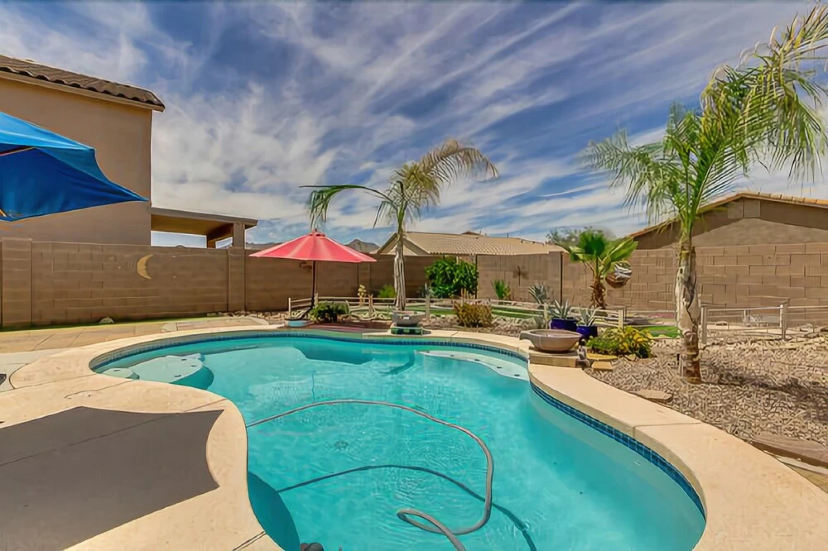 Peggy - 3 Br home by RedAwning