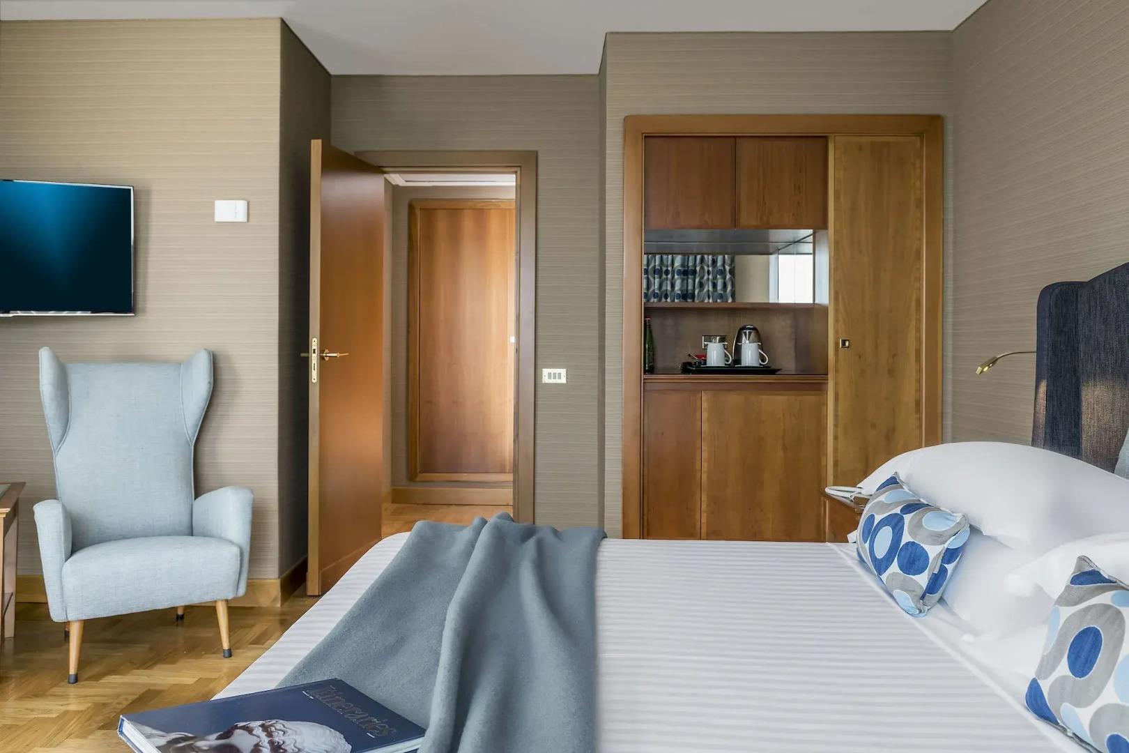 Отель Royal Continental Hotel Naples