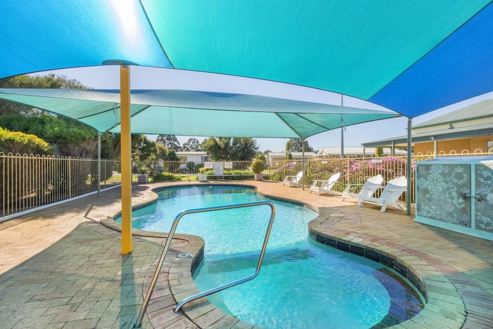 Serpentine Falls Park Home & Tourist Village