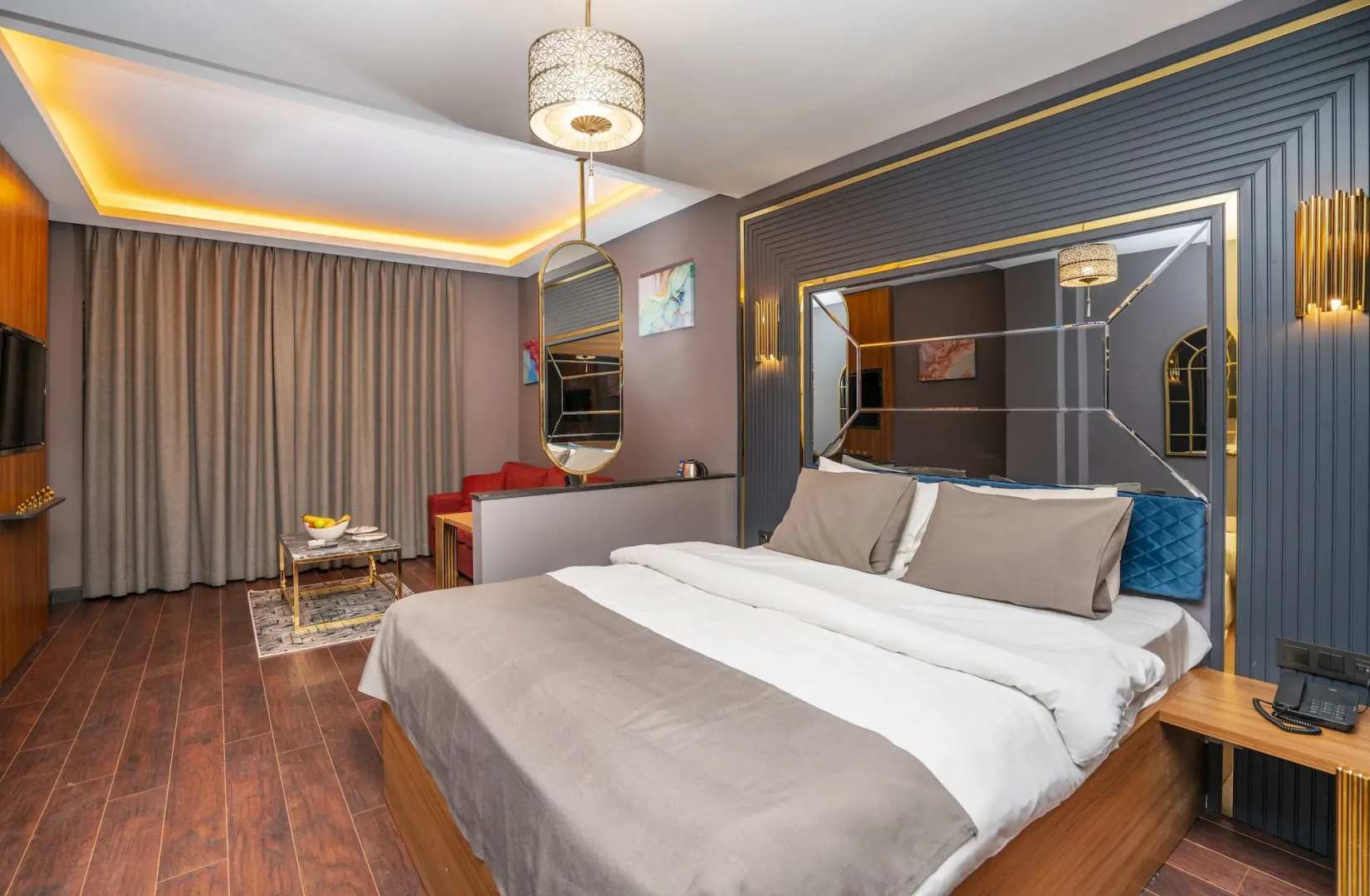 216 Eagle Palace Suite