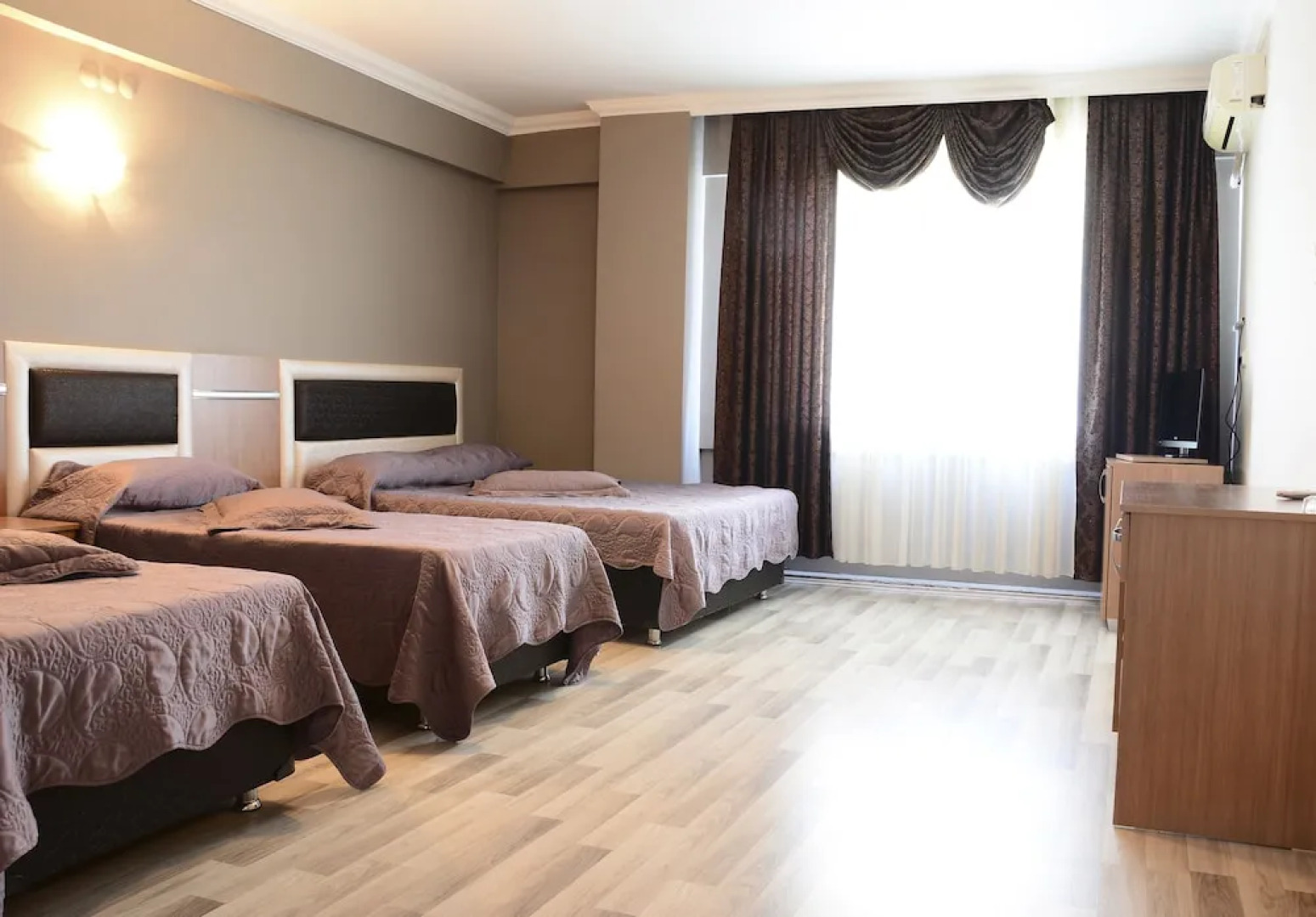 Londra Camping Hotel