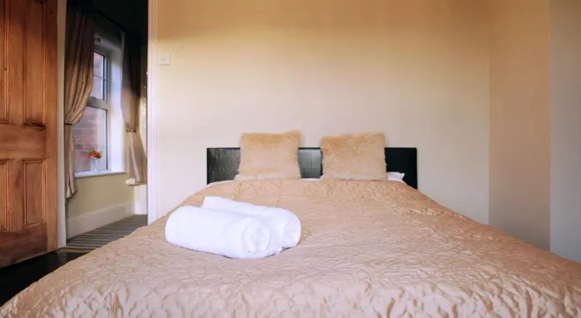 Lovely 4 Bed Stylish Home in Green Birmingham Suburb