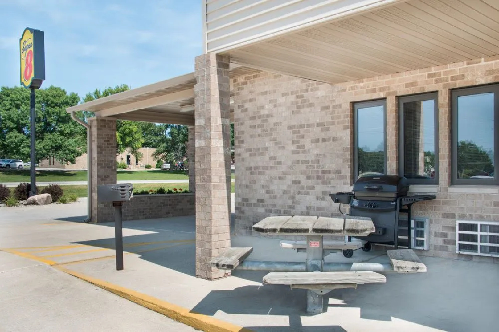 Super 8 by Wyndham Humboldt