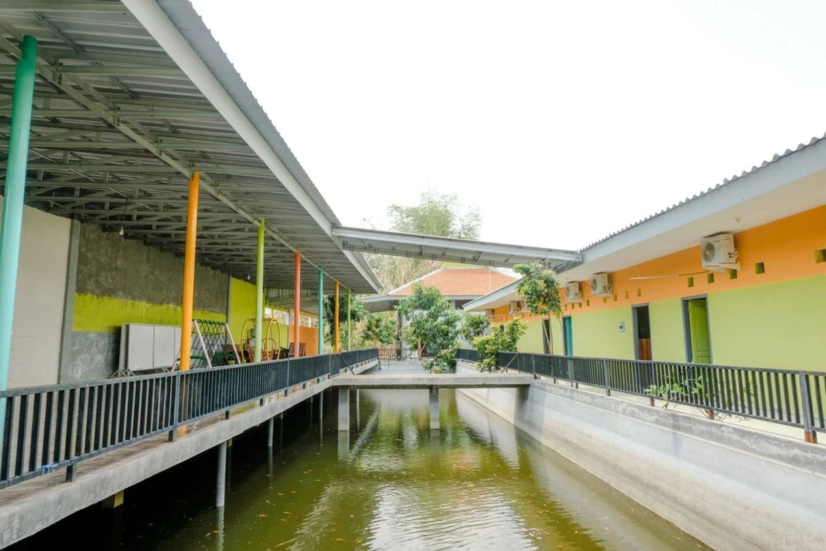 Hotel O Ilyasa Family