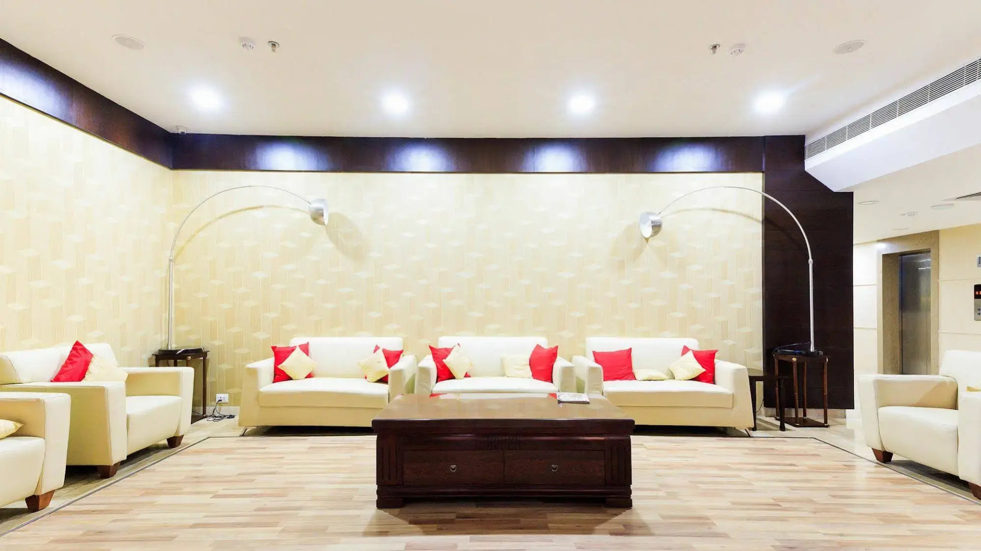 Zo Rooms Lakdi Ka Pul X Road