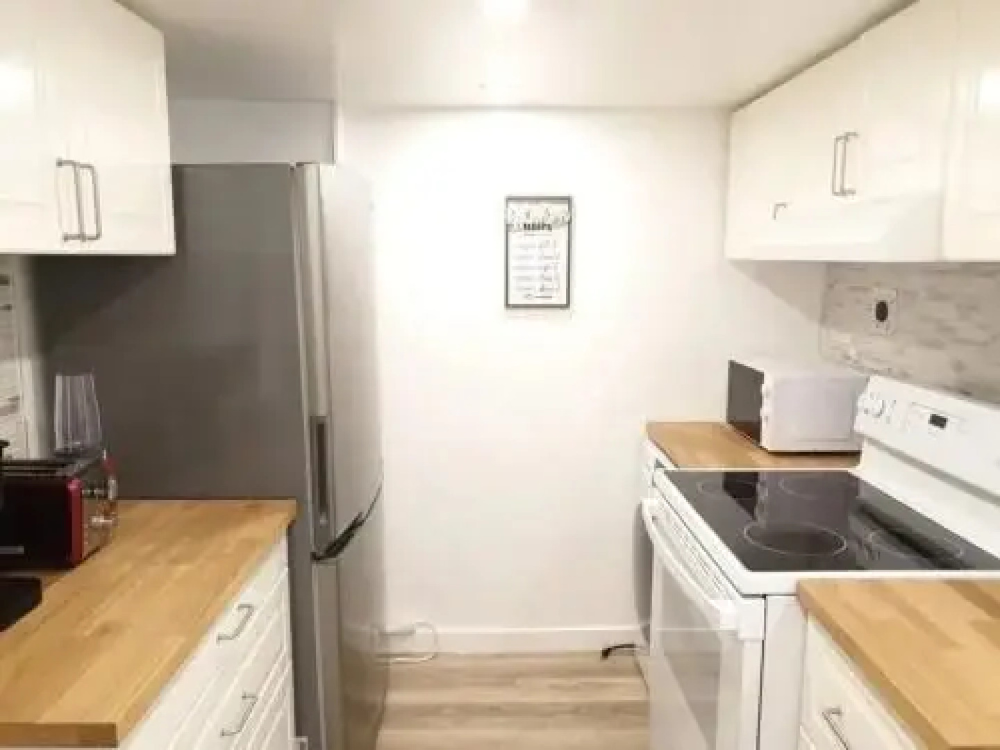 Happy, Cozy, Fun, Loving suite in West Vancouver