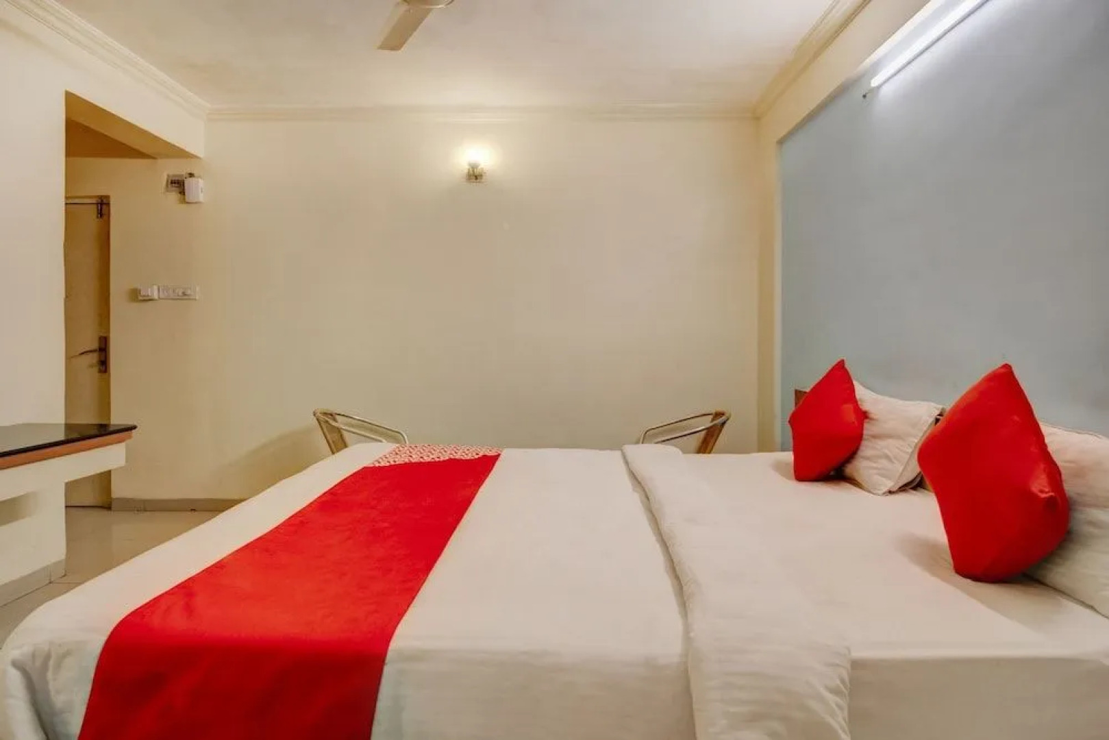 Capital O 40904 Hotel Satish Executive