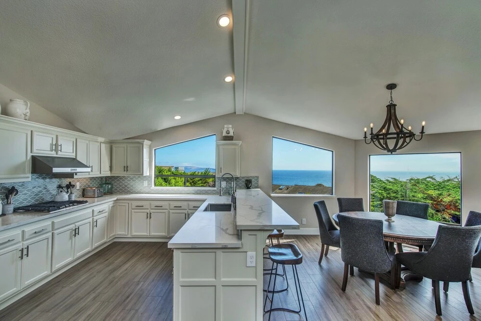 Stunning Ocean-view W/ Private Hot Tub 3 Bedroom Home