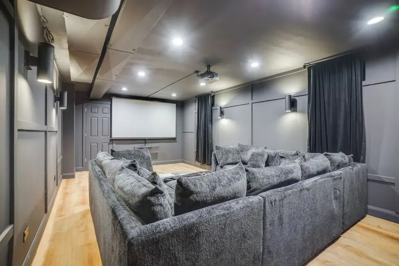 1/2 Mi to Lake Geneva: Home w/ Game Room